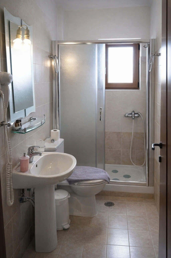 Room 4, Orama Hotel - Lake Plastira Fireplace Family Suite, Thessaly