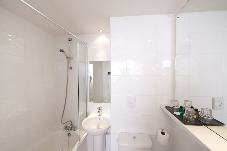 Bathroom 3, Leonardo Inn Glasgow West End, Glasgow