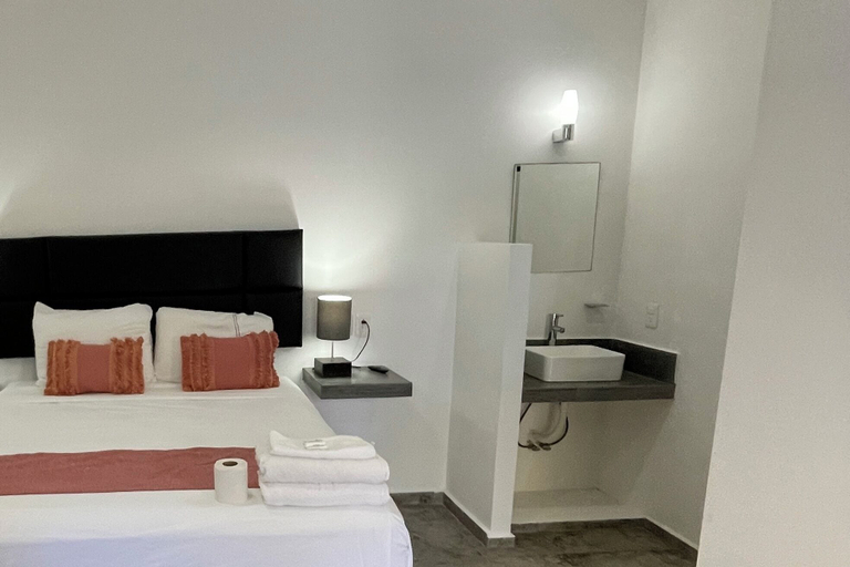 Room 3, Lavish Studio w Kitchen Downtown 1, Isla Mujeres