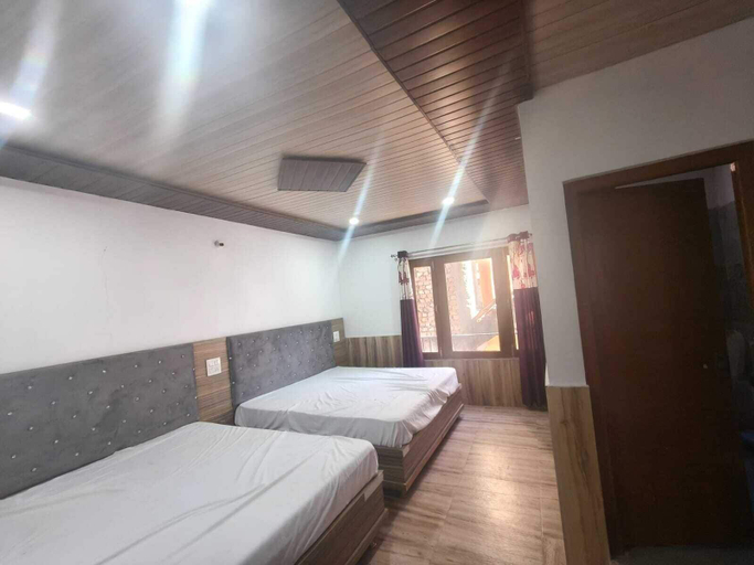 Room 4, Hotel Yamuna Palace, Gurgaon