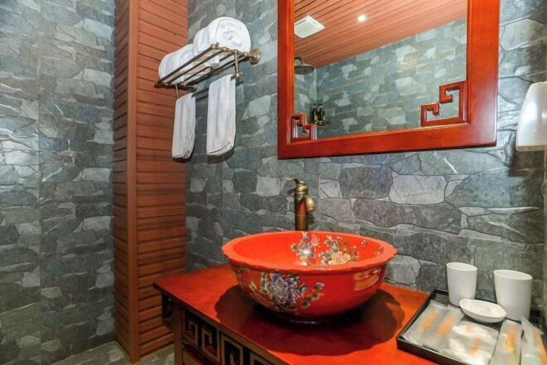 Bathroom 4, Luguhu Yangguang Clubhouse, Lijiang