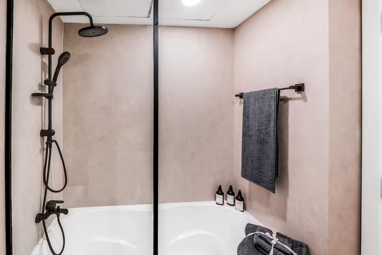 Bathroom 5, Luxury Studio Retreat with Balcony, Dubai