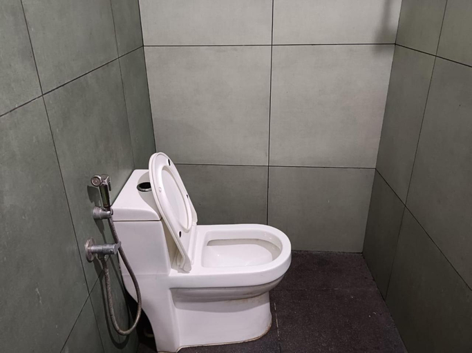 Bathroom 4, Azure Homestay, Ernakulam