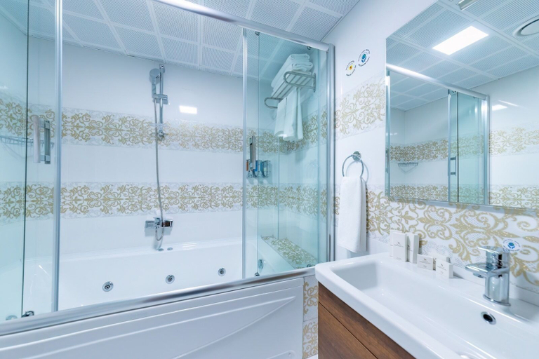 Bathroom 5, Hadriana Palace Hotel, Eskipazar