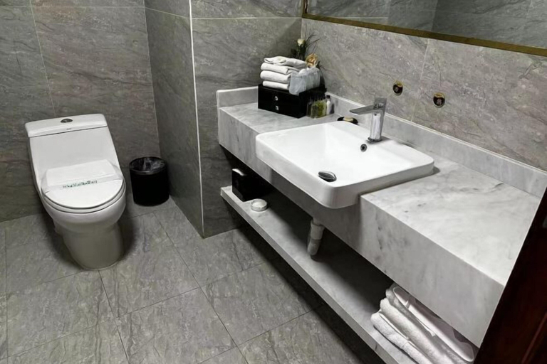 Bathroom 4, Jinheyuan International Hotel Guide, Hainan Tibetan