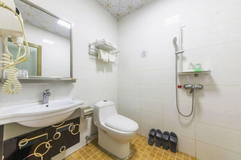 Bathroom 3, He Long Hotel, Shaoguan