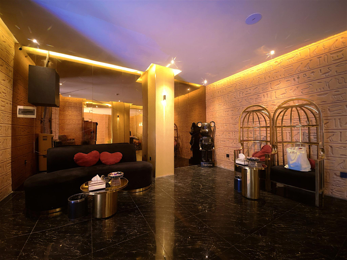 Others 3, Pharaon Hotel 3, District 10
