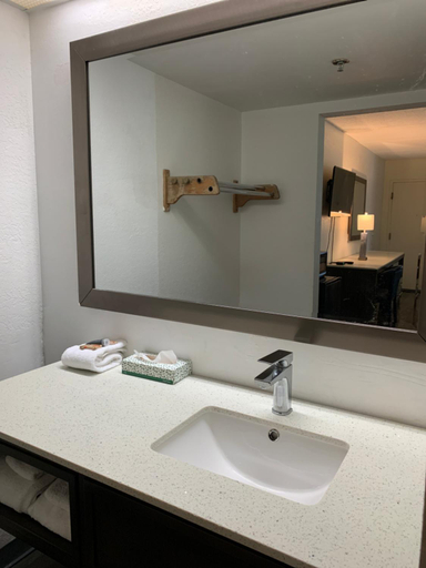 Bathroom 2, Sky Suites, Chatham