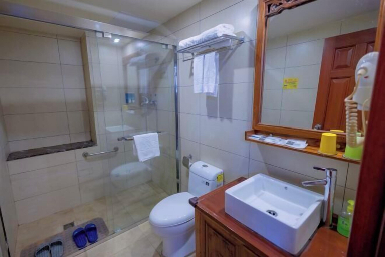 Bathroom 3, Pingtan Dongfushan Hotel, Fuzhou