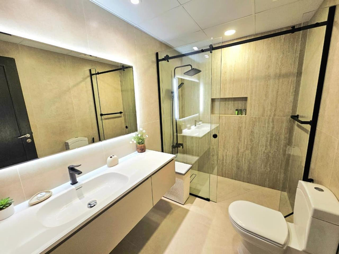 Bathroom 4, Panoramic view next to JBR beach, Dubai