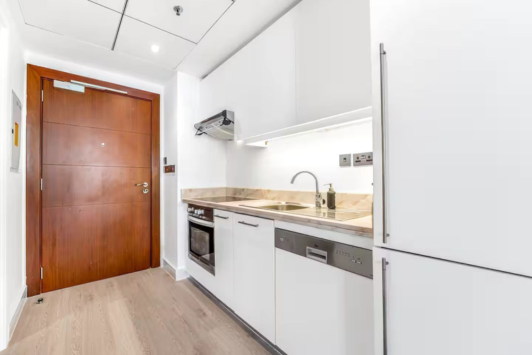 Private kitchen 2, Luxury Studio Retreat with Balcony, Dubai