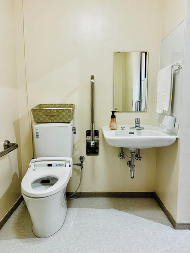 Bathroom 4, Phoenix Park Hotel, Nago