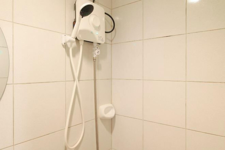 Bathroom 3, Jeanines Travellers Inn by RedDoorz, Morong