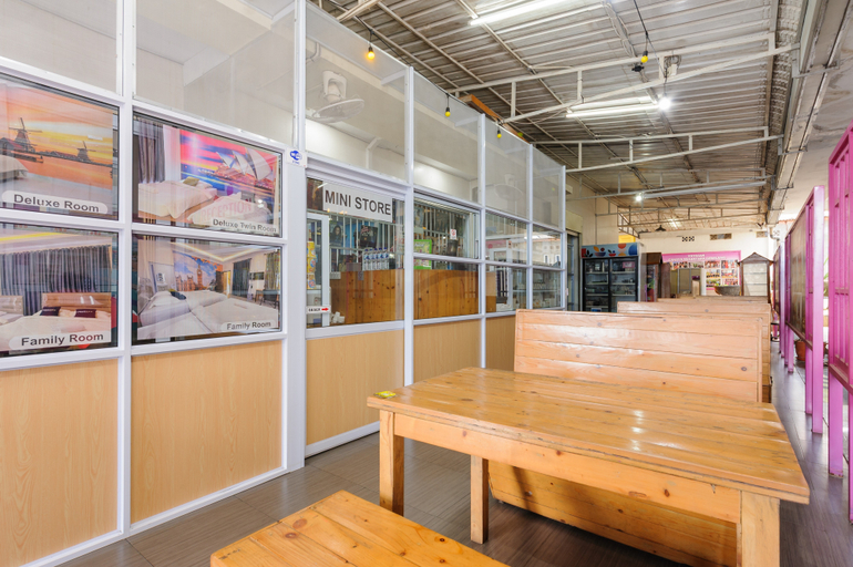 Food & Drinks 4, Urbanview Botania Meeting Point Batam by RedDoorz, Batam