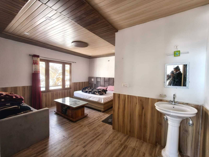 Room 5, Hotel Yamuna Palace, Gurgaon