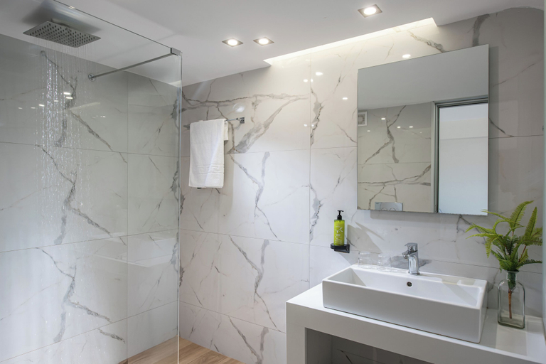Bathroom 5, Alexander House, Crete
