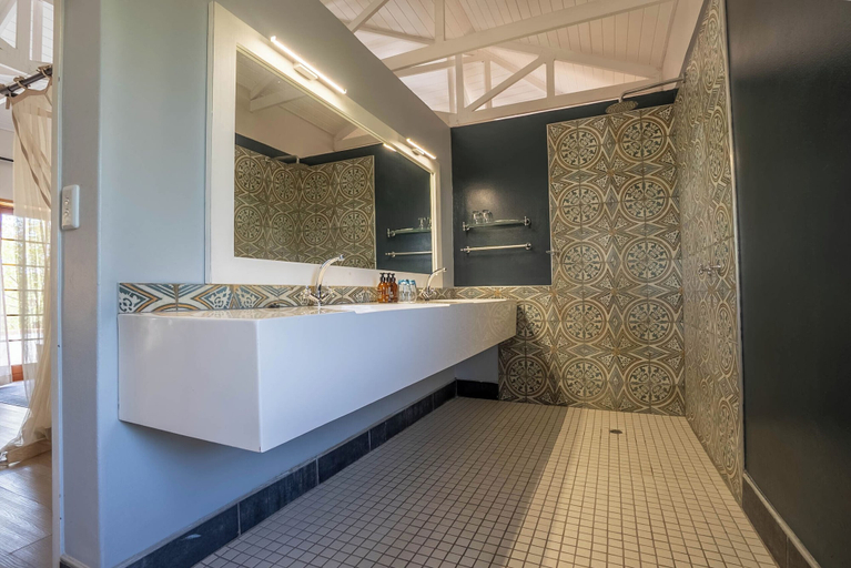 Bathroom 4, Etosha Safari Lodge, Outjo