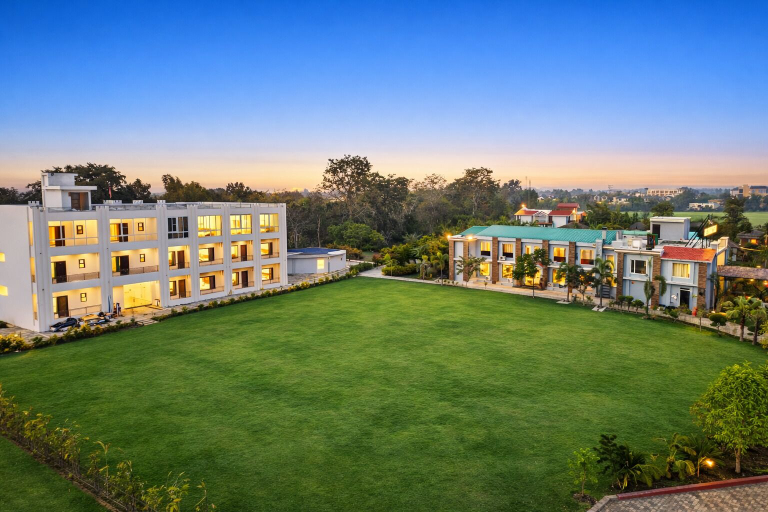 Exterior & Views
