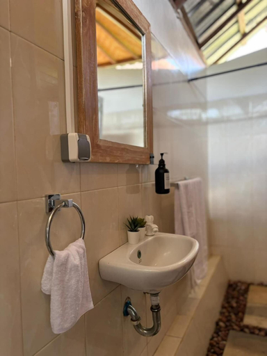 Bathroom 4, Puri Sari Villas Restaurant and Bar, Klungkung
