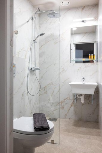 Bathroom 3, Kurna Mois, Rae