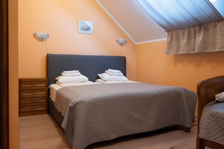 Bedroom 2, Kurna Mois, Rae
