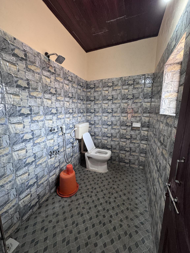 Bathroom 2, Aikya Homestay Gokarna, Uttara Kannada