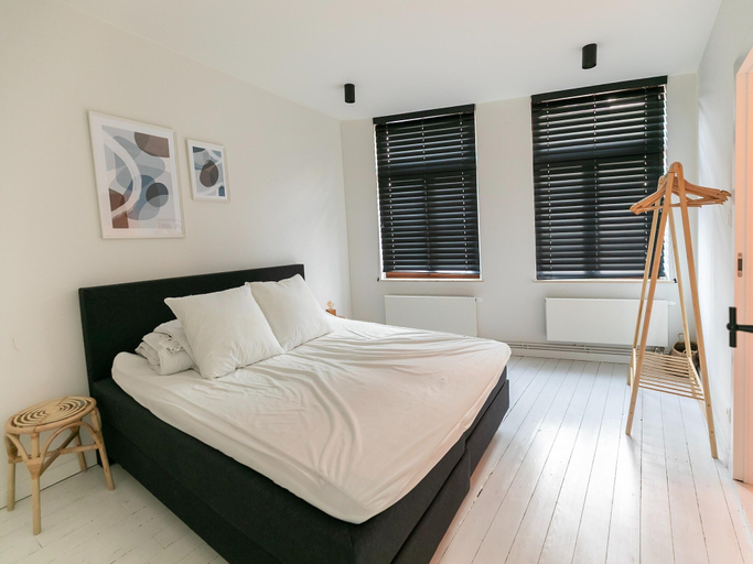 Room 5, Holiday Home in the Heart of Hasselt, Limburg
