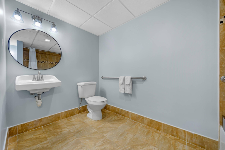 Bathroom 5, Radisson Hotel Philadelphia Northeast, Bucks