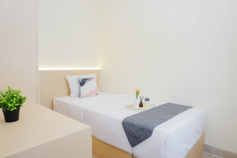 Bedroom 4, Comfort 2BR with Extra Room at Meikarta District 2 Apartment By Travelio, Cikarang