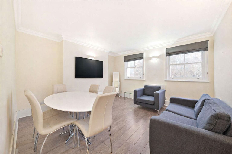 Others 4, New Oxford Street Central Apartment, London