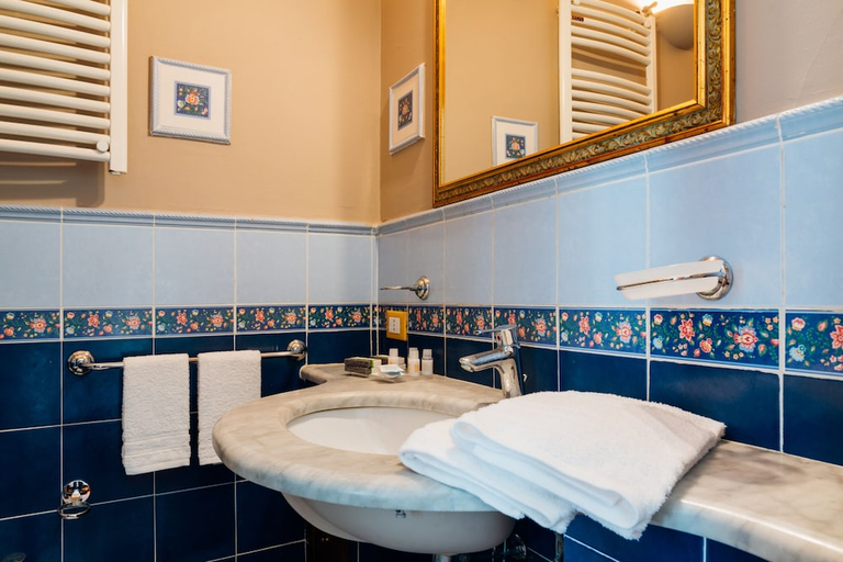 Bathroom 3, Hotel Ambasciatori, Palermo