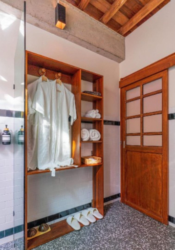 Bathroom 3, Baanrongmai Canal Front Homestay, Phra Pradaeng