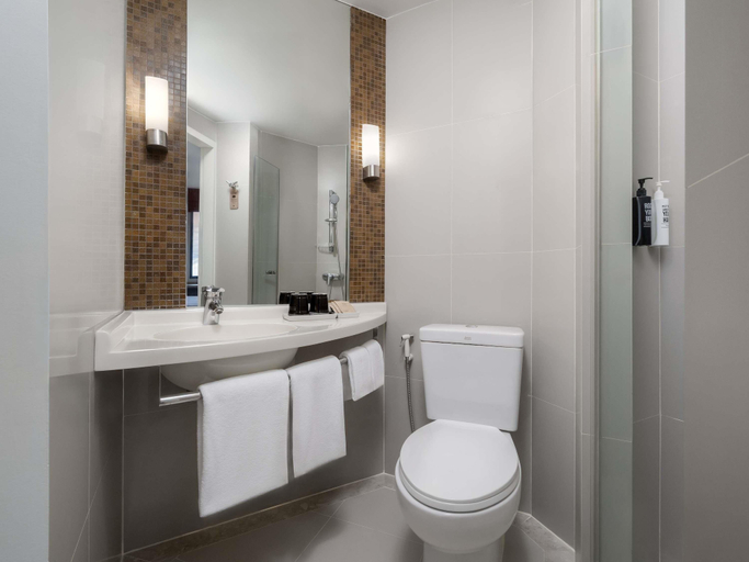 Bathroom 5, ibis Bangkok Siam, Pathum Wan