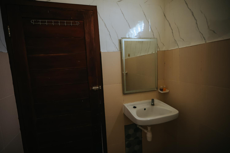 Bathroom 2, Tiffany Garden, Lombok