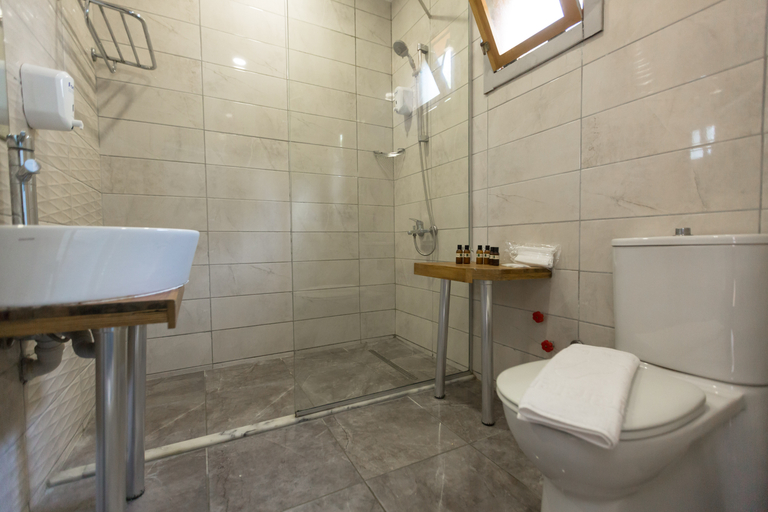 Bathroom 4, Risus Beach Resort Hotel Kusadasi, Kuşadası