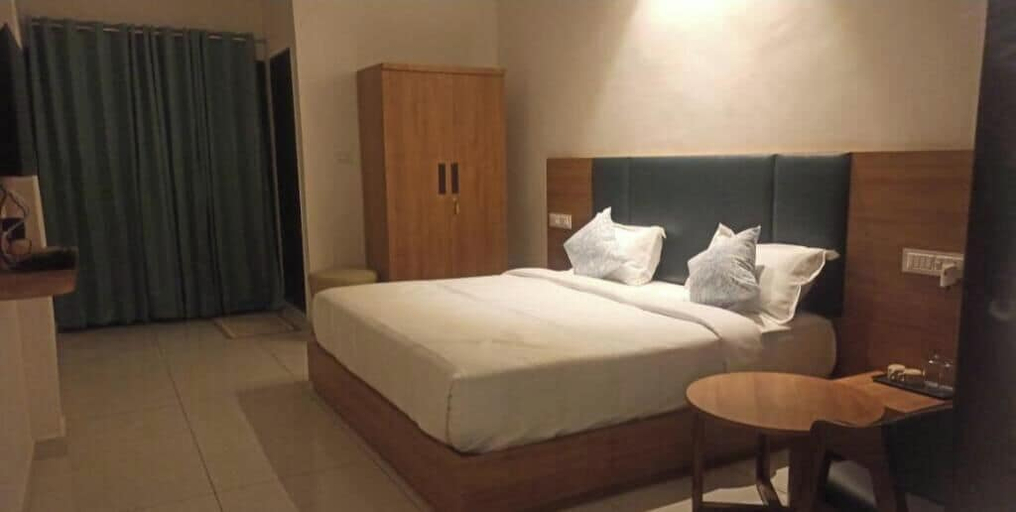 Room 3, Royal Home Stay, Narmada