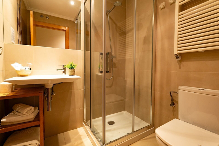 Bathroom 4, Apartamentos Albatros, Asturias
