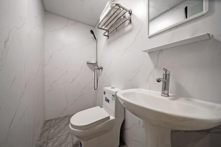 Bathroom 3, Yalan Hostel, Shanghai