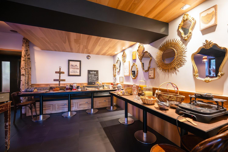 Food & Drinks 3, La Petite Auberge, Savoie