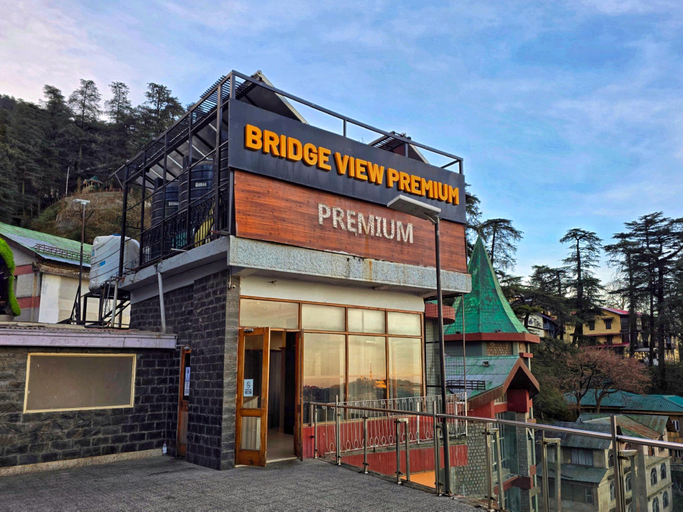 Exterior & Views