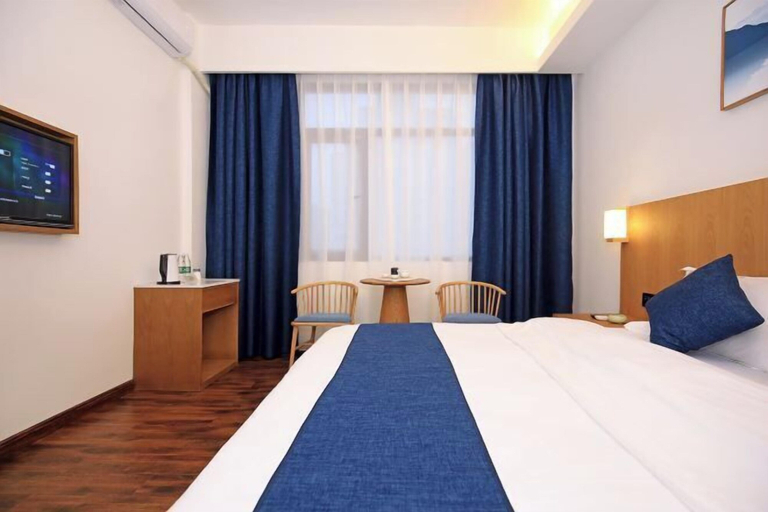 Bedroom 3, Jinricheng Hotel, Guilin