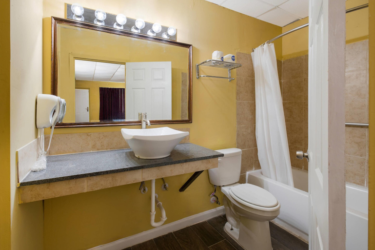 Bathroom 3, Econo Lodge Gretna - New Orleans, Jefferson