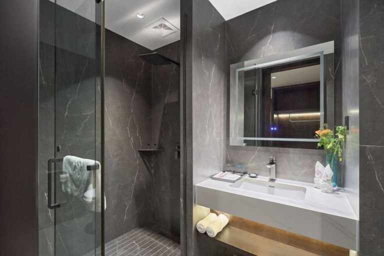 Bathroom 3, Huasheng Business Hotel, Foshan