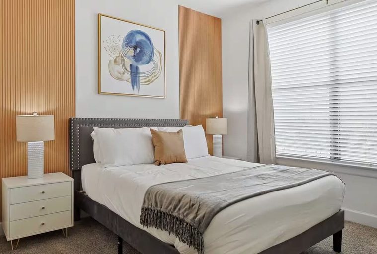 Room 5, Stylish 2B near Legacy West, Collin
