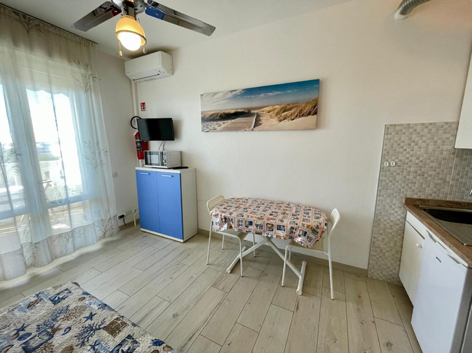 Others 4, Gorgeous studio with terrace and swimming pool, Venezia