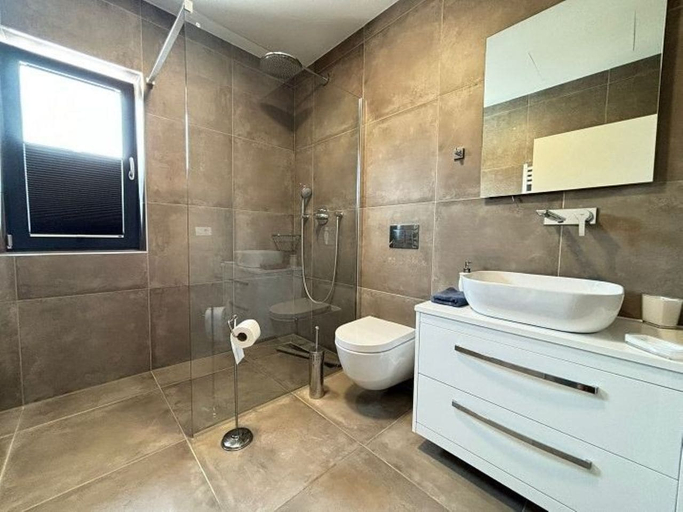 Bathroom 4, Villa Oblica, Novalja