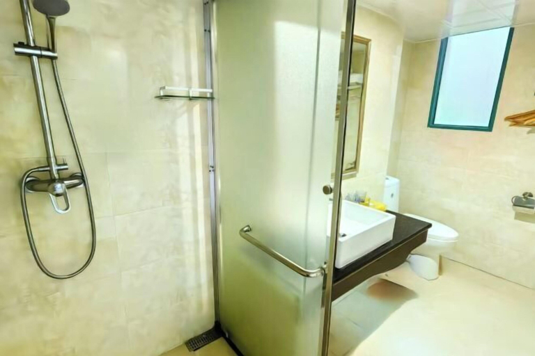Bathroom 2, Julongyuan Holiday Hostel, Shaoguan