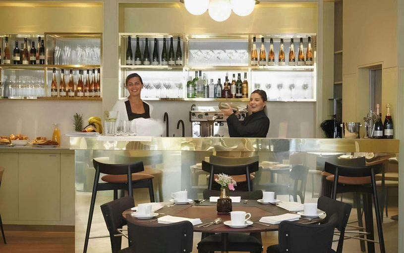 Food & Drinks 5, Rockwell East-Tower Bridge, London