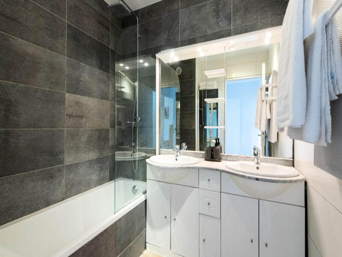 Bathroom, Apartments in Nice, Alpes-Maritimes