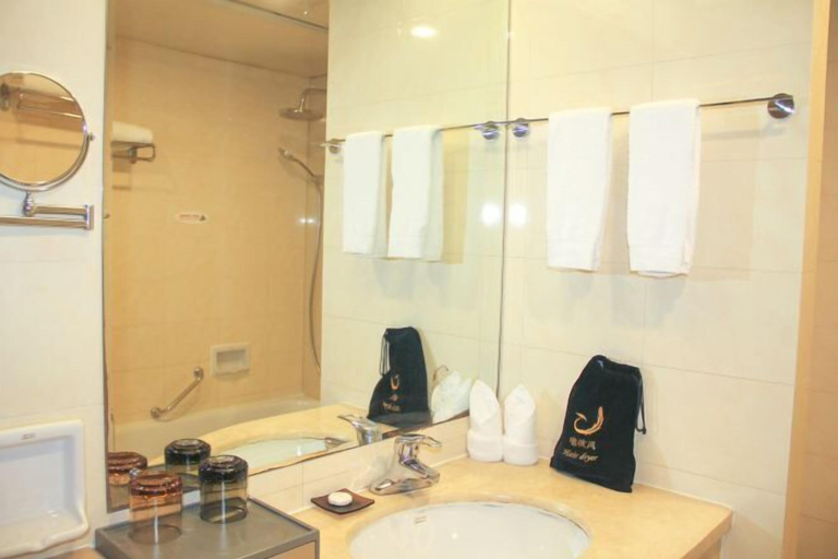 Bathroom 3, Regal Hotel, Guiyang